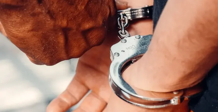 بازداشت مرد ۷۰ ساله پس از سرقت خشن از عینک‌فروشی در وین